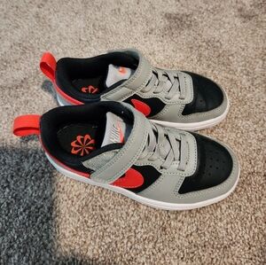 Nike boys Kids' Navy and Gray Sneakers